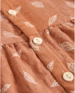 Vestido de niña teja con estampado de hojas - Imagen 6