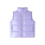 Chaleco tipo plumas, en tejido tecnico. Bolsillos laterales y cremallera frontal
