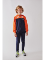 Conjunto sudadera con capucha naranja y marino, pantalón marino