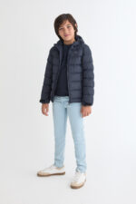 Chaquetón acolchado con bolsillos laterales, capucha integrada y cierre de cremallera frontal - Imagen 3