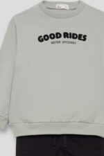 Conjunto de dos piezas, sudadera verde amazona y pantalón negro - Imagen 5