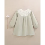 VESTIDO MUSELINA VERDE CON DETALLE FLORAL EN EL PECHO - Imagen 2