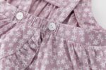 CONJUNTO DE BLUSA DE TIRANTES EN ESTAMPADO MALVA, CRUZADA CON CIERRE EN ESPALDA, VOLANTE FINAL Y PANTALÓN CINTURA ELÁSTICA Y VOLANTES INFERIORES - Imagen 5