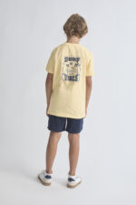 Camiseta de manga corta amarillo claro con serigrafía en el pecho y en la parte tras. - Imagen 5