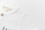 CAMISETA BLANCA DE ALGODÓN CON BOLSILLO PECHO TEJIDO MIL RAYAS AZULES - Imagen 3