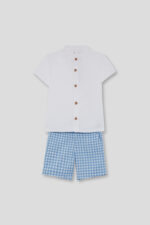 Conjunto de camisa blanca y bermuda vichy azul y blanco