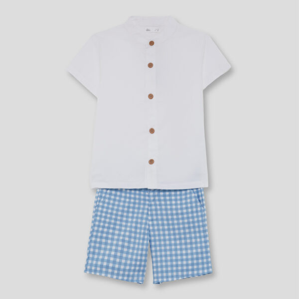 Conjunto de camisa blanca y bermuda vichy azul y blanco