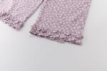 CONJUNTO DE BLUSA DE TIRANTES EN ESTAMPADO MALVA, CRUZADA CON CIERRE EN ESPALDA, VOLANTE FINAL Y PANTALÓN CINTURA ELÁSTICA Y VOLANTES INFERIORES - Imagen 9