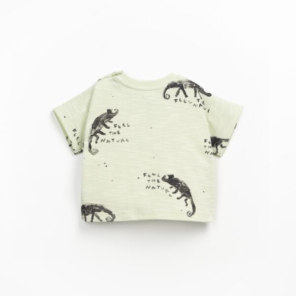 CAMISETA VERDE ESTAMPADA CON CAMALEONES