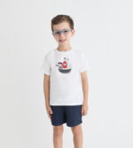 Conjunto de dos piezas, camiseta y shorts.