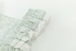 VESTIDO NIÑA TEJIDO PLUMETI ESTAMPADO, CON VOLANTE ACABADO EN U EN ESPALDA Y LAZADA EN BLANCO - Imagen 4