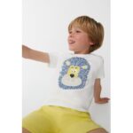 Conjunto camiseta blanca león y pantalón amarillo con bolsillos laterales