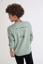 Sudadera de estilo básico con texto frontal “Street Monkey Game Club”. Pantalón tipo jogger con cintura elástica y puños ajustados. - Imagen 2