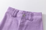 Vaquero color morado bolsillo francés. Cierre de cremallera y botón metálico en delantero. Bolsillos traseros con bordado al tono. Cinturilla con botón interior y goma elástica con ojales. - Imagen 7