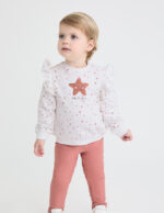 Sudadera en color crudo con estampado de estrellas y detalle central de estrella