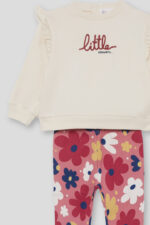 Sudadera en color crudo con volantes en los hombros y leggings con estampado floral multicolor. - Imagen 3