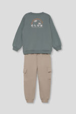 Sudadera lisa con estampado frontal y pantalón tipo jogger con bolsillos cargo laterales. - Imagen 4