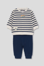 Sudadera de rayas marineras con estampado de koala y pantalón azul noche. - Imagen 4