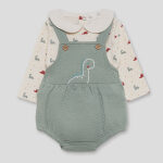 Camiseta cruda con estampado de dinosaurios y cuello bebé, combinada con ranita verde eucalipto acolchada y detalle frontal estampado. - Imagen 3