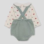 Camiseta cruda con estampado de dinosaurios y cuello bebé, combinada con ranita verde eucalipto acolchada y detalle frontal estampado. - Imagen 4