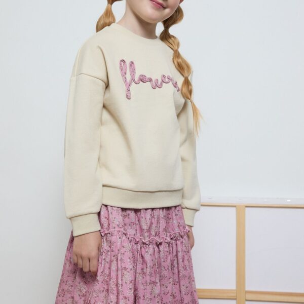 Conjunto sudadera afelpada con letras de cuerda glitter y falda de vuelo en tejido micropana.