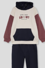 Conjunto de dos piezas en felpa suave crudo, marino y teja. - Imagen 4