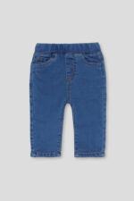 Pantalón denim medio en tejido denim elástico.