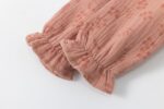 Vestido de manga larga con volante y lacito del tejido a tono, con forro interior goma elástica en la parte interior del puño. - Imagen 4