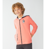 Sudadera coral con cremallera y capucha.
